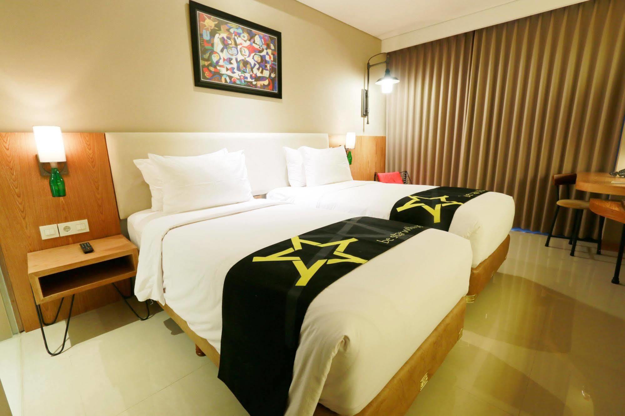 Yellow Star Gejayan Hotel Yogyakarta Extérieur photo